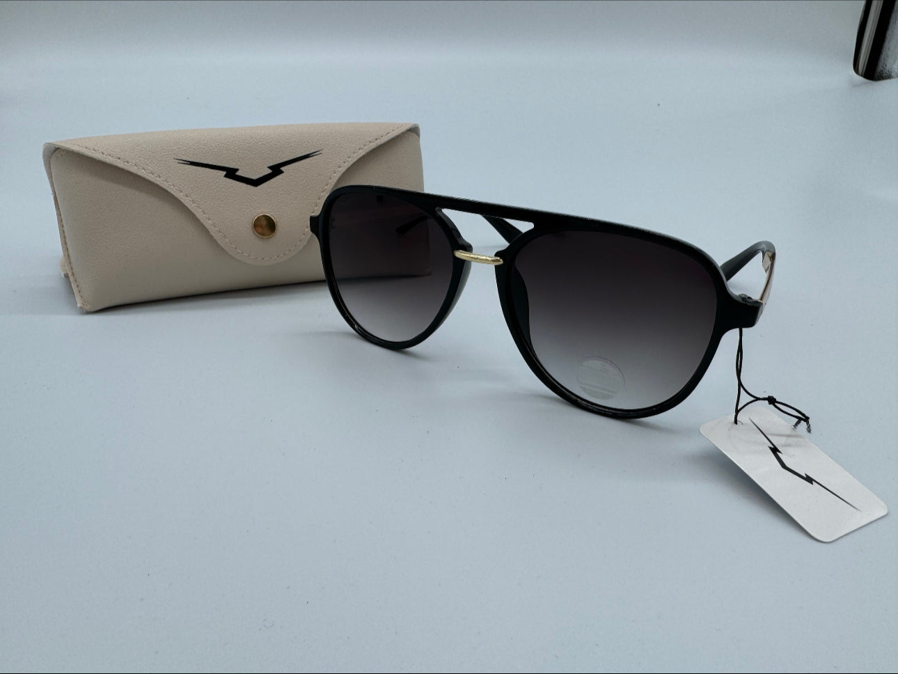 Sweet Victory- Black/Gold Classic Sunglasses